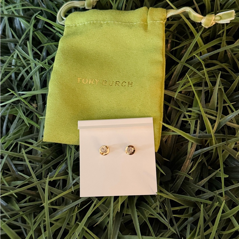 Tory Burch Gold Kira Clover Pearl Drop Earrings - Picture 2 of 2